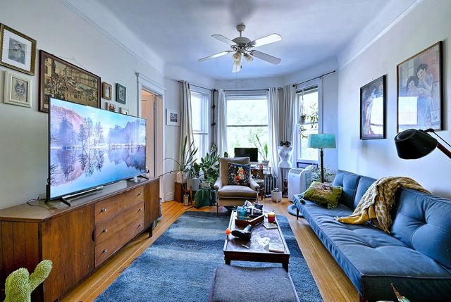 1461 W Winona Street, Chicago, IL 60640