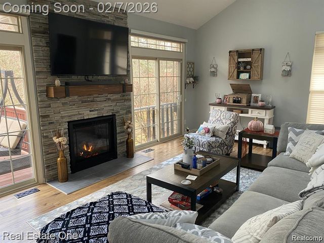 7305 GATEWAY Drive, West Bloomfield Charter Township, MI 48322