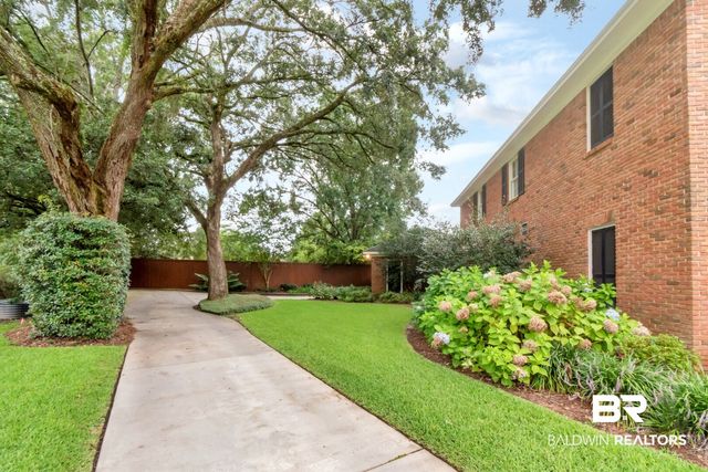 1908 Twin Oaks Court, Mobile, AL 36609