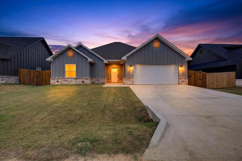 117 Bexar Street, Mabank, TX 75147