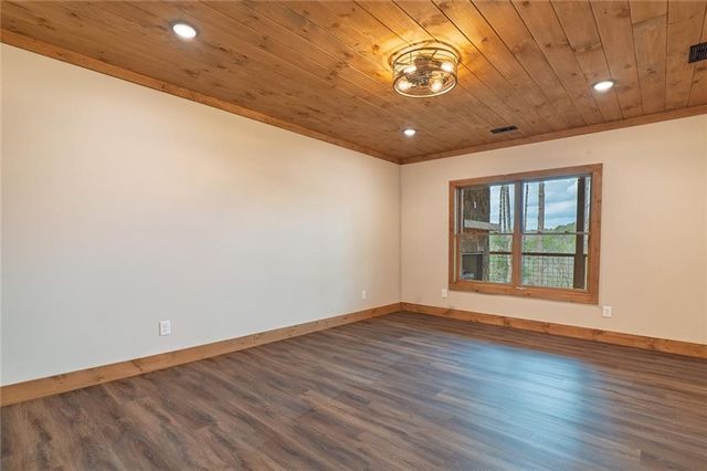 121 Indian Lane, Ellijay, GA 30540