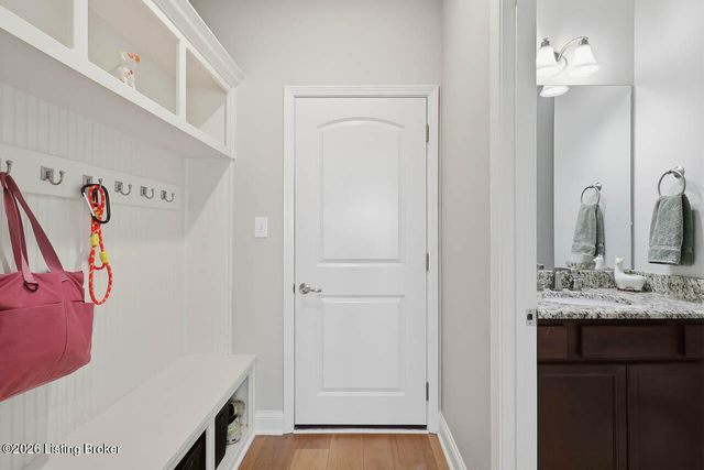 2011 Carabiner Way, Louisville, KY 40245