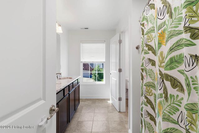 2011 Carabiner Way, Louisville, KY 40245
