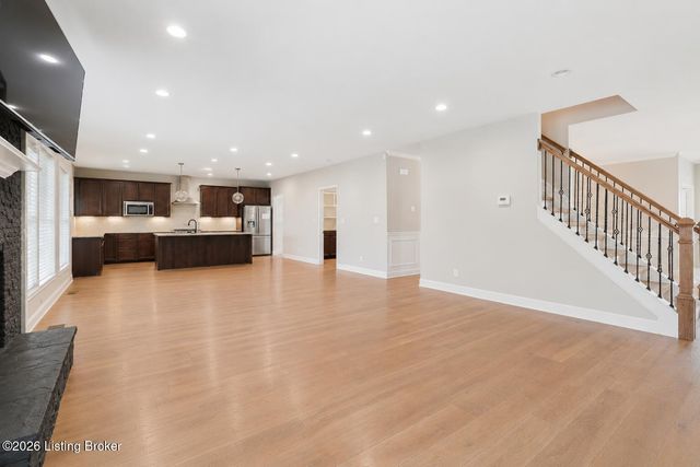 2011 Carabiner Way, Louisville, KY 40245