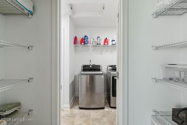 2011 Carabiner Way, Louisville, KY 40245