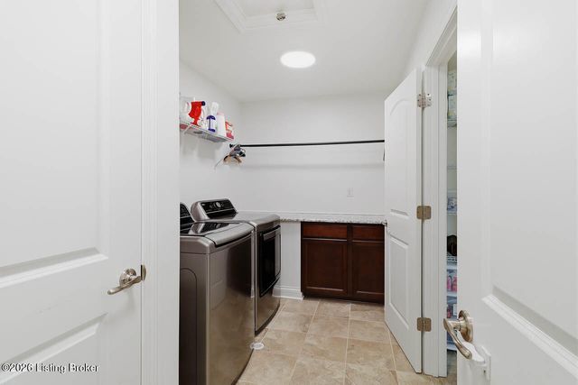 2011 Carabiner Way, Louisville, KY 40245