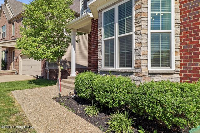2011 Carabiner Way, Louisville, KY 40245