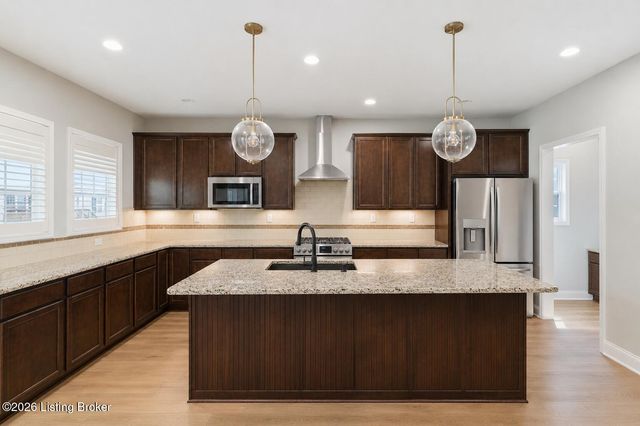 2011 Carabiner Way, Louisville, KY 40245