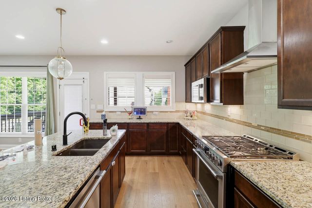 2011 Carabiner Way, Louisville, KY 40245
