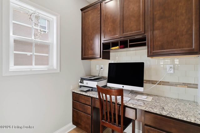 2011 Carabiner Way, Louisville, KY 40245