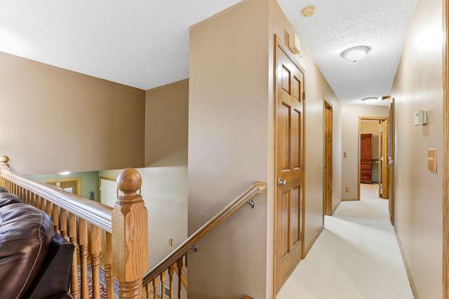 984 Ferndale Street S, Maplewood, MN 55119