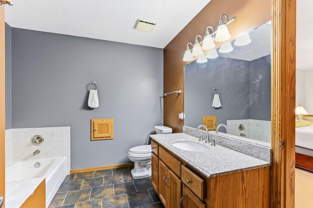 984 Ferndale Street S, Maplewood, MN 55119