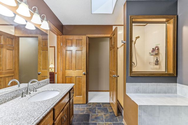 984 Ferndale Street S, Maplewood, MN 55119