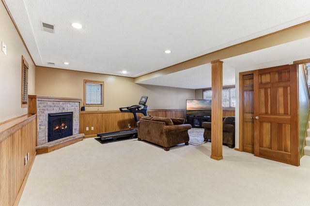 984 Ferndale Street S, Maplewood, MN 55119