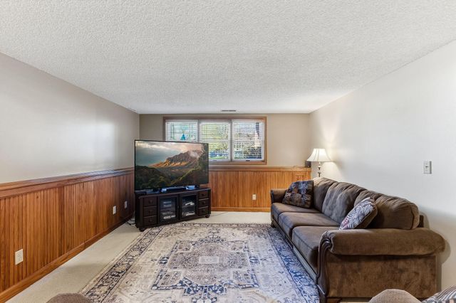 984 Ferndale Street S, Maplewood, MN 55119