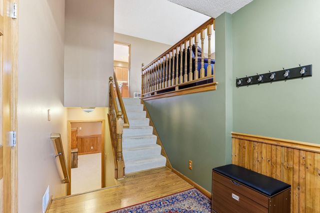 984 Ferndale Street S, Maplewood, MN 55119