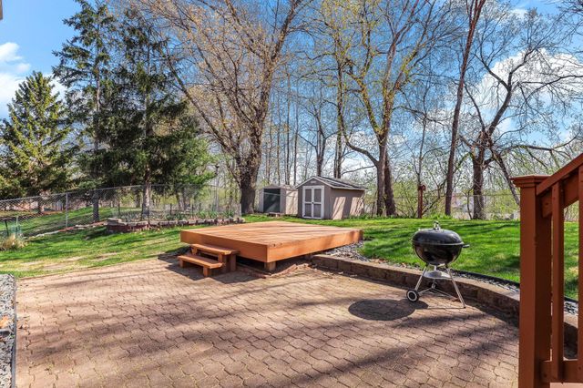 984 Ferndale Street S, Maplewood, MN 55119