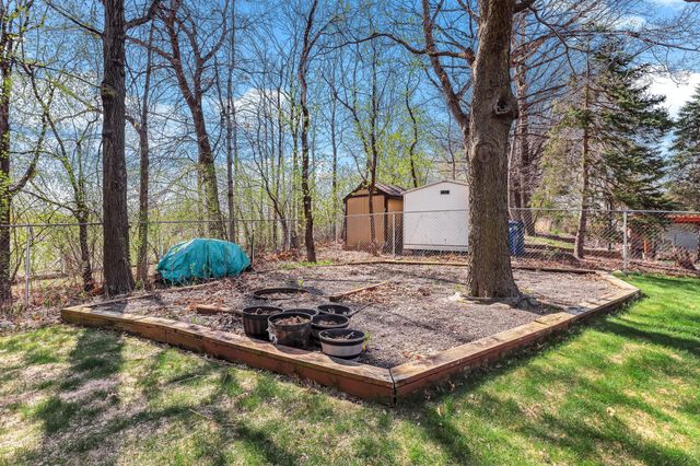 984 Ferndale Street S, Maplewood, MN 55119