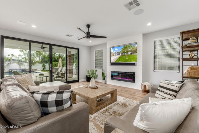 2727 E TURNEY Avenue, Phoenix, AZ 85016