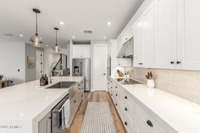 2727 E TURNEY Avenue, Phoenix, AZ 85016