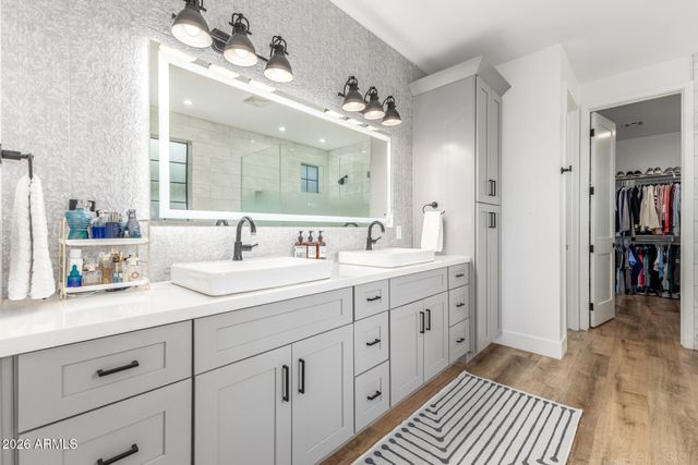 2727 E TURNEY Avenue, Phoenix, AZ 85016