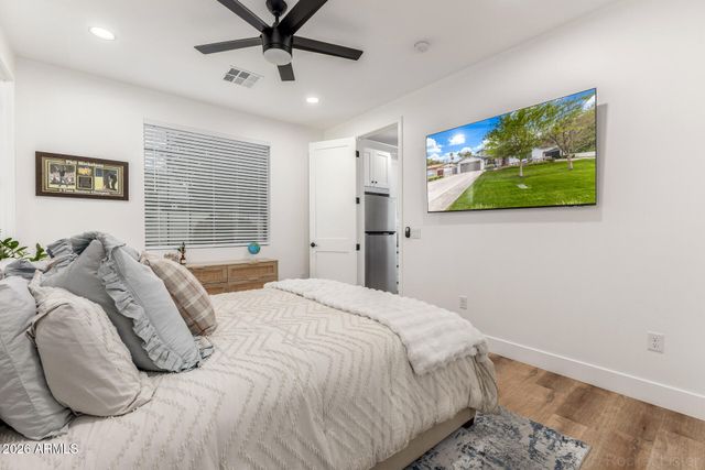 2727 E TURNEY Avenue, Phoenix, AZ 85016