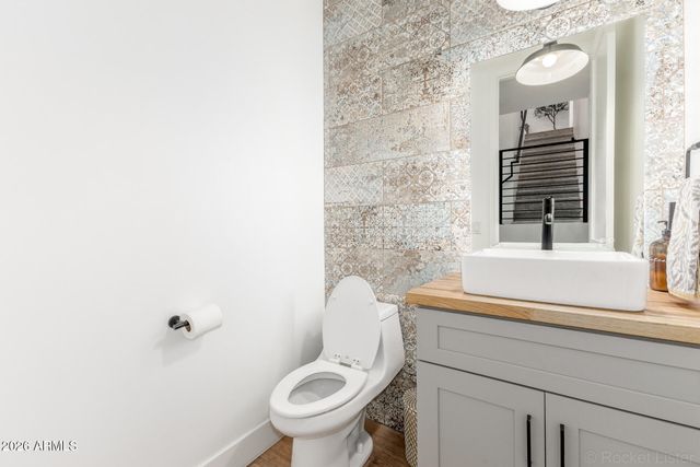 2727 E TURNEY Avenue, Phoenix, AZ 85016