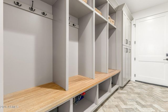 2727 E TURNEY Avenue, Phoenix, AZ 85016