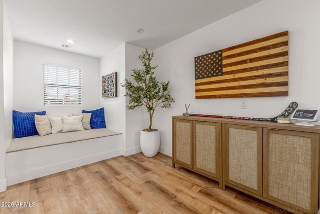 2727 E TURNEY Avenue, Phoenix, AZ 85016