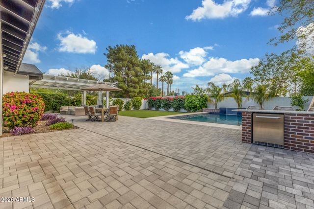 2727 E TURNEY Avenue, Phoenix, AZ 85016