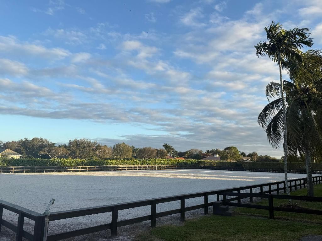 Image 3 of property listing at 1634 Trotter Court, Wellington, FL 33414