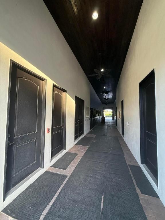 Image 5 of property listing at 1634 Trotter Court, Wellington, FL 33414