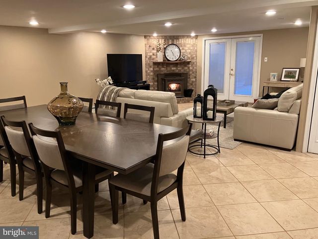 84 UPLAND DR, Southampton, PA 18966