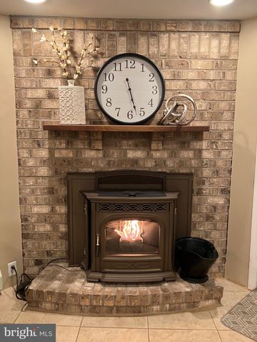 84 UPLAND DR, Southampton, PA 18966