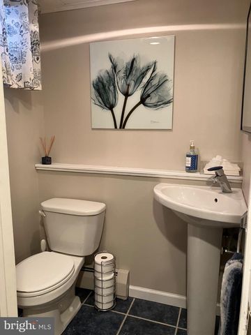 84 UPLAND DR, Southampton, PA 18966