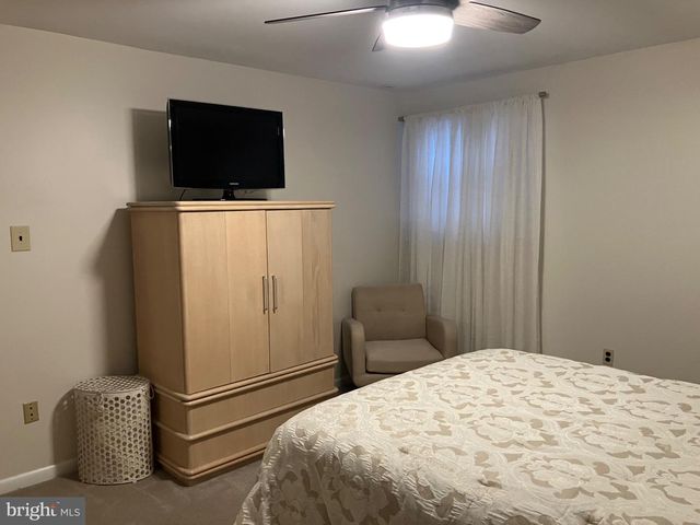 84 UPLAND DR, Southampton, PA 18966