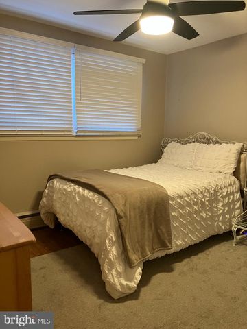 84 UPLAND DR, Southampton, PA 18966