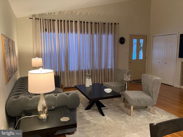 84 UPLAND DR, Southampton, PA 18966