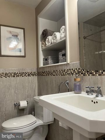 84 UPLAND DR, Southampton, PA 18966