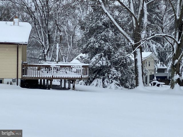 84 UPLAND DR, Southampton, PA 18966