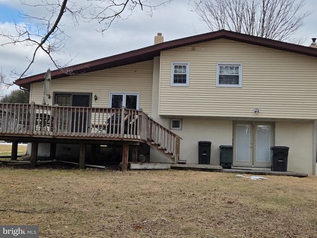 84 UPLAND DR, Southampton, PA 18966