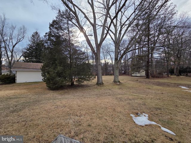 84 UPLAND DR, Southampton, PA 18966