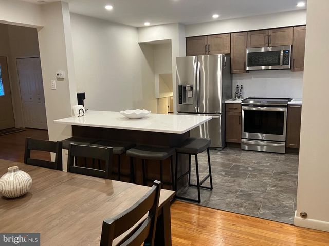 84 UPLAND DR, Southampton, PA 18966