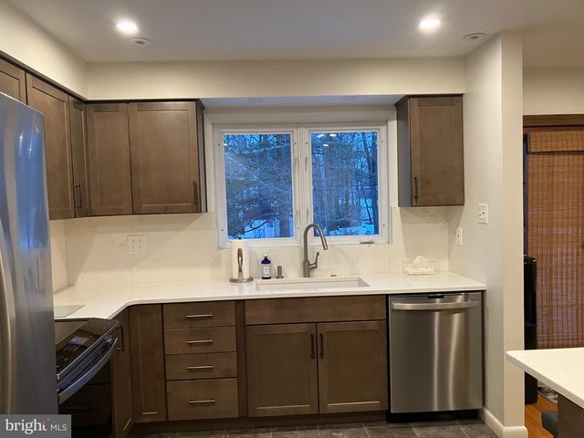 84 UPLAND DR, Southampton, PA 18966