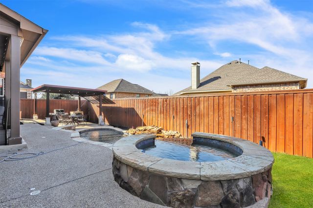 2817 Spring Hollow Court, Highland Village, TX 75077