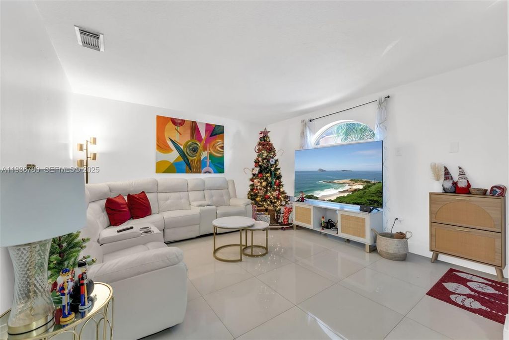 3725 SW 153rd Ct, Miami, FL 33185