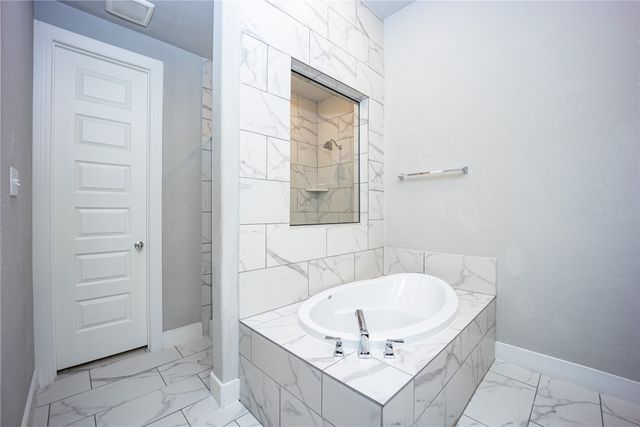 1692 Stonegate Street, Waxahachie, TX 75165