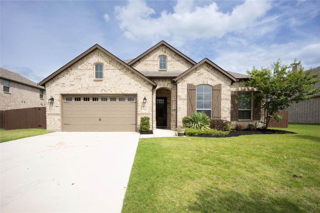 1692 Stonegate Street, Waxahachie, TX 75165