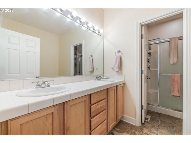 15760 Sw PEACHTREE Dr, Tigard, OR 97224