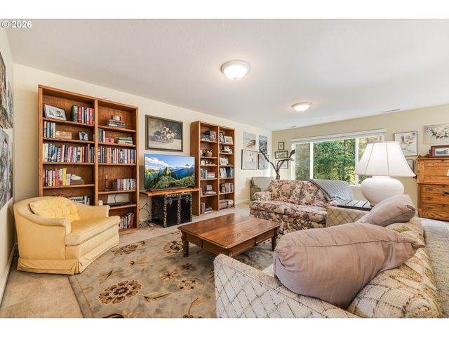 15760 Sw PEACHTREE Dr, Tigard, OR 97224